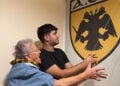 Η 83χρονη Σοφία Μπαρκάτσα δεν... κρύβει την ομάδα που υποστηρίζει! (πηγή: YouTube / AEK FC)