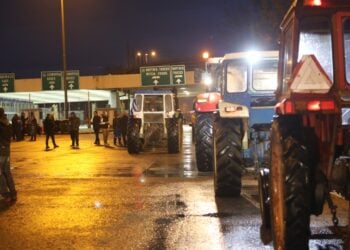 Αγρότες με τα τρακτέρ τους στο τελωνείο του Προμαχώνα (φωτ.: ΜΟΤΙΟΝΤΕΑΜ/Βασίλης Βερβερίδης)