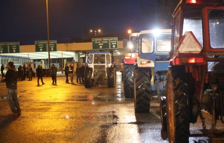 Αγρότες με τα τρακτέρ τους στο τελωνείο του Προμαχώνα (φωτ.: ΜΟΤΙΟΝΤΕΑΜ/Βασίλης Βερβερίδης)