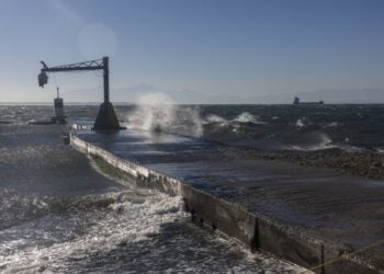 Η ένταση των ανέμων την Κυριακή στη Θεσσαλονίκη έφθανε τα 7 μποφόρ (φωτ.: ΜΟΤΙΟΝΤΕΑΜ/Βασίλης Βερβερίδης)