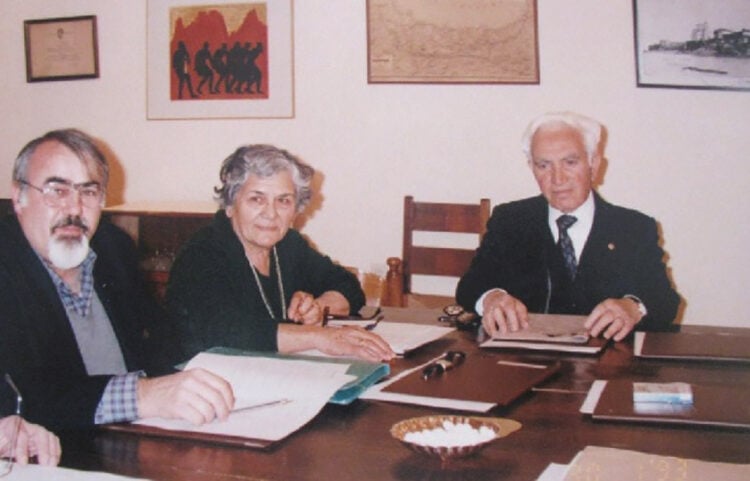 Δημήτρης Τομπουλίδης, Κούλα Ιορδανοπούλου και Ισαάκ Λαυρεντίδης στο ΔΣ της Επιτροπής Ποντιακών Μελετών το 1993 (φωτ.: ΕΠΜ)