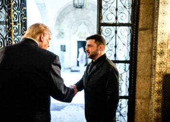 Ο Ντόναλντ Τραμπ υποδέχεται τον Βολοντίμιρ Ζελένσκι στο Μαρ-α-Λάγκο. Κυριακή 28 Δεκεμβρίου 2025 (φωτ.: White House / Daniel Torok)