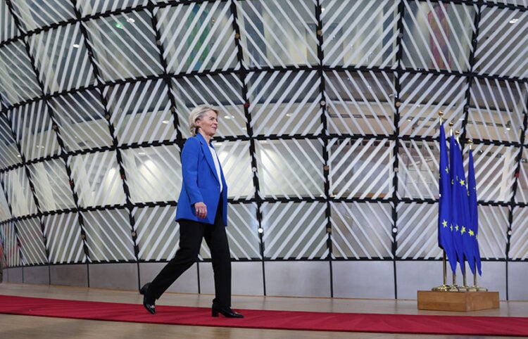 Η επικεφαλής της Κομισιόν Ούρσουλα φον ντερ Λάιεν λίγο πριν από τη συνάντηση με τους Ευρωπαίους ηγέτες, 18 Δεκεμβρίου 2025 (φωτ.: European Union)