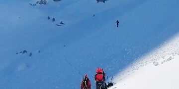 Στιγμιότυπο από την επιχείρηση στα Βαρδούσια για τη μεταφορά των σορών των ορειβατών, Σάββατο 27 Δεκεμβρίου 2025 (φωτ.: Τμήμα Τύπου και Επικοινωνίας του Πυροσβεστικού Σώματος)