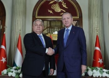 Από αριστερά, ο Βίκτορ Όρμπαν και ο Ρετζέπ Ταγίπ Ερντογάν (φωτ.: Χ/Recep Tayyip Erdoğan