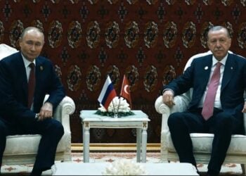 Από αριστερά, ο Βλαντίμιρ Πούτιν και ο Ρετζέπ Ταγίπ Ερντογάν στο Τουρκμενιστάν (φωτ.: Χ/Recep Tayyip Erdoğan)