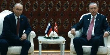 Από αριστερά, ο Βλαντίμιρ Πούτιν και ο Ρετζέπ Ταγίπ Ερντογάν στο Τουρκμενιστάν (φωτ.: Χ/Recep Tayyip Erdoğan)