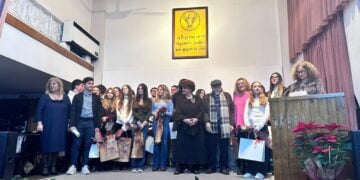 Μαθητές και μαθήτριες που βραβεύτηκαν από την Ένωση Ποντίων Μελισσίων (φωτ.: Δήμος Πεντέλης)