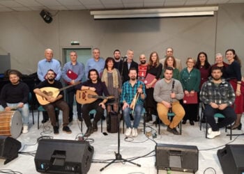 Μετά την εκδήλωση «Τα Κάλαντα στον Πόντο», από την Ένωση Ποντίων Βριλησσίων και την Ορχήστρα 1919 (φωτ.: Facebook / Soula-xrysoula Kokkini)