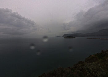 Βροχόπτωση στην ευρύτερη περιοχή του Ναυπλίου, Πέμπτη 4 Δεκεμβρίου 2025 (φωτ.: ΑΠΕ-ΜΠΕ / Ευάγγελος Μπουγιώτης)