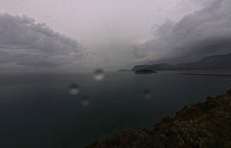 Βροχόπτωση στην ευρύτερη περιοχή του Ναυπλίου, Πέμπτη 4 Δεκεμβρίου 2025 (φωτ.: ΑΠΕ-ΜΠΕ / Ευάγγελος Μπουγιώτης)