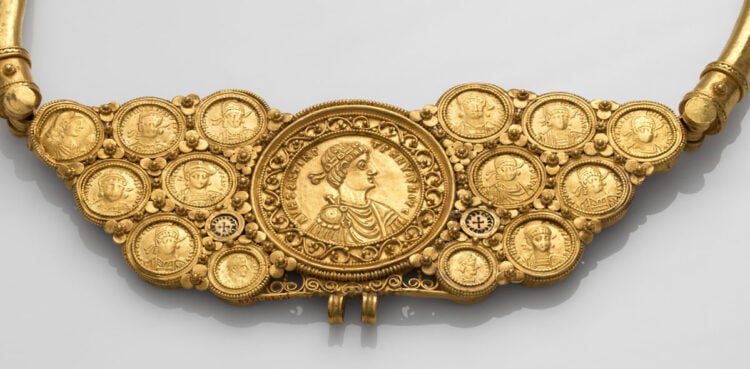 Λεπτομέρεια από την όψη του βυζαντινού κοσμήματος (πηγή: metmuseum.org)