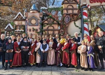 Οι Πόντιοι του «Ξενιτέα» στην Ονειρούπολη (φωτ.: facebook/Ξενιτέας ποντίων Σταυρού)