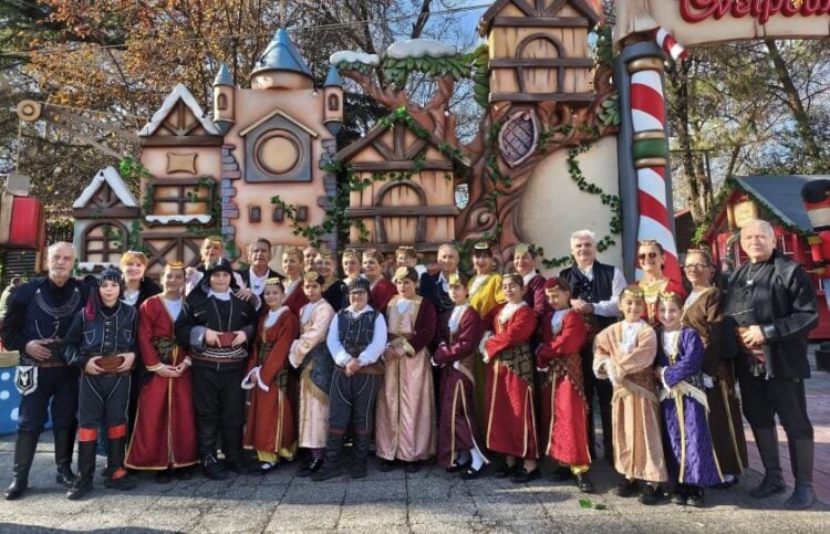 Οι Πόντιοι του «Ξενιτέα» στην Ονειρούπολη (φωτ.: facebook/Ξενιτέας ποντίων Σταυρού)