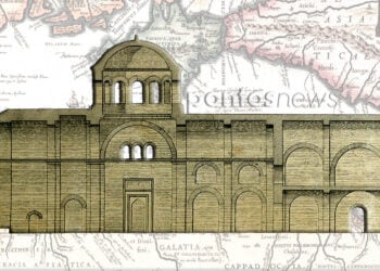 Κάθετη τομή της Παναγίας Χρυσοκεφάλου, στην Τραπεζούντα, 1864 (πηγή: Συλλογή Ιδρύματος Αικατερίνης Λασκαρίδη / el.travelogues.gr). Στο φόντο ιστορικός χάρτης του Εύξεινου Πόντου (εικ.: Χριστίνα Κωνσταντάκη)