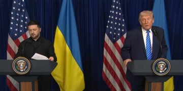 Στιγμιότυπο από τις δηλώσεις των δύο ηγετών μετά τη συνάντηση