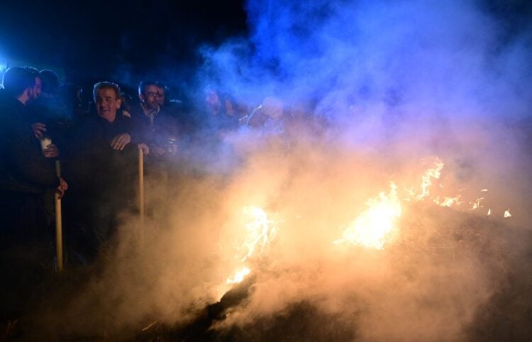 Ένταση στο μπλόκο των αγροτών στο Καναβάρι της Βοιωτίας (φωτ.: Τατιάνα Μπόλαρη/EUROKINISSI)