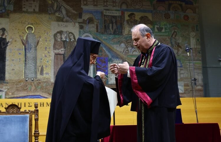 Τελετή απονομής ειδικής τιμητικής διάκρισης του εμβλήματος του Αριστοτελείου Πανεπιστημίου Θεσσαλονίκης "Άγιος Δημήτριος" στον Αρχιεπίσκοπο Αμερικής Δημήτριο.  Πέμπτη 15 Ιανουαρίου 2026  (Φωτ.: Ραφαήλ Γεωργιάδης/EUROKINISSI)