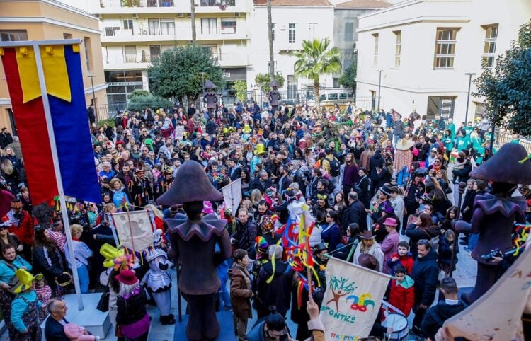 Παράδοση του καρναβαλικού λαβάρου στον δήμαρχο Πατρέων για την έναρξη του καρναβαλιού της Πάτρας σήμερα, 17 Ιανουαρίου (φωτ.: EUROKINISSI)