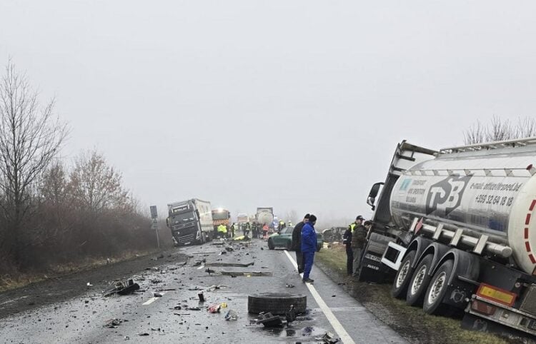 Εικόνες από το πολύνεκρο τροχαίο δυστύχημα με φιλάθλους του ΠΑΟΚ στη Ρουμανία (φωτ.: Eurokinissi)