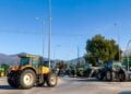 Τρακτέρ αγροτών της Χαλκιδικής, στο μπλόκο στα «Πράσινα Φανάρια», κοντά στο αεροδρόμιο «Μακεδονία» της Θεσσαλονίκης (φωτ.: Λία Φωκά/ EUROKINISSI)