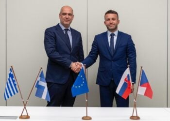 Χριστόφορος Μπουτσικάκης, CEO Ελληνικών Αμυντικών Συστημάτων και Jiří Schonweitz, CEO της MSM Greece (φωτ.: lavriaki.gr)