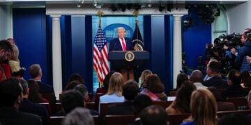 Ο Ντόναλντ Τραμπ στη συνέντευξη Τύπου για τον ένα χρόνο στην προεδρία των ΗΠΑ (φωτ.: EPA/AARON SCHWARTZ / POOL)