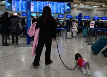 Στιγμιότυπο από τον Διεθνή Αερολιμένα Αθηνών «Ελευθέριος Βενιζέλος», την Κυριακή 4 Ιανουαρίου 2026, όταν καθηλώθηκαν τα αεροπλάνα σε όλα τα ελληνικά αεροδρόμια (φωτ.: Τατιάνα Μπόλαρη/ EUROKINISSI)