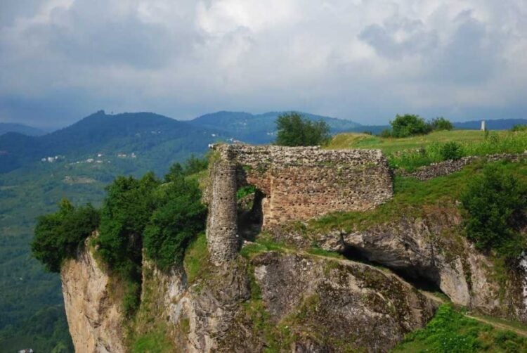 Τα ερείπια από το Κάστρο στη Χαψάμανα του Πόντου. Τα τείχη του έχουν σε μεγάλο βαθμό καταστραφεί (πηγή: kulturportali.gov.tr)