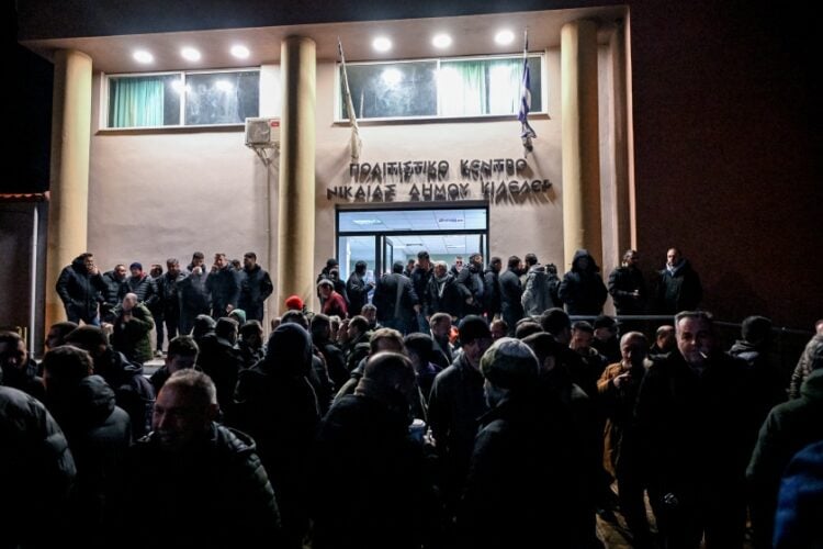 Εικόνα από τη συνέλευση των αγροτών του μπλόκου της Νίκαιας στο πολιτιστικό κέντρο της Νίκαιας (φωτ.: OFFNETWORK.GR/EUROKINISSI)