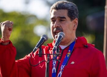 Ο πρόεδρος της Βενεζουέλας Νικολάς Μαδούρο σε εκδήλωση για την Ημέρα Αντίστασης των Ιθαγενών στο Καράκας, 12 Οκτωβρίου 2025 (φωτ.: EPA / Miguel Gutierrez)