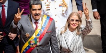 Ο πρόεδρος της Βενεζουέλας Νικολάς Μαδούρο και η σύζυγός του Σίλια Φλόρες, το 2024, στο Καράκας (φωτ.:
EPA/ RAYNER PENA R.)