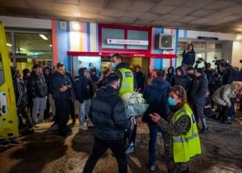 Εικόνα από τη μεταφορά στο νοσοκομείο Παπαγεωργίου των τραυματιών φίλαθλων του ΠΑΟΚ από το δυστύχημα στην Τιμισοάρα της Ρουμανίας (φωτ.: Σωτήρης Τρυψάνης/ EUROKINISSI)