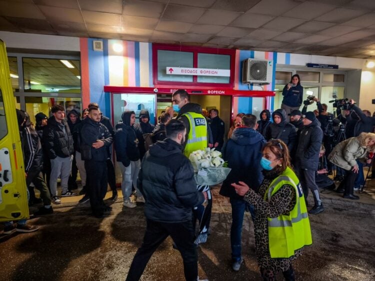 Εικόνα από τη μεταφορά στο νοσοκομείο Παπαγεωργίου των τραυματιών φίλαθλων του ΠΑΟΚ από το δυστύχημα στην Τιμισοάρα της Ρουμανίας (φωτ.: Σωτήρης Τρυψάνης/ EUROKINISSI)