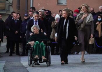 Η πριγκίπισσα Ειρήνη με την αδερφή της βασίλισσα Σοφία της Ισπανίας στον γάμο του Νικόλαου ντε Γκρες με τη Χρυσή Βαρδινογιάννη (φωτ.: 
EPA/CHARIS AKRIVIADIS)