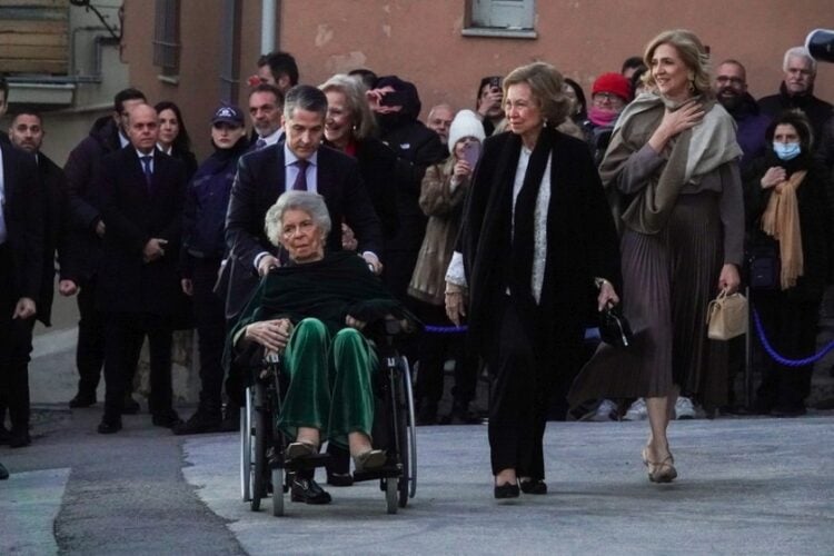 Η πριγκίπισσα Ειρήνη με την αδερφή της βασίλισσα Σοφία της Ισπανίας στον γάμο του Νικόλαου ντε Γκρες με τη Χρυσή Βαρδινογιάννη (φωτ.: 
EPA/CHARIS AKRIVIADIS)