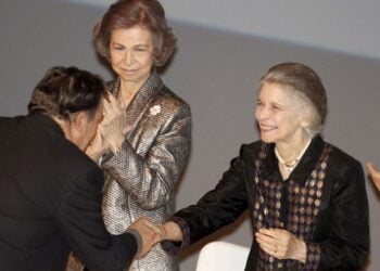 Η βασίλισσα Σοφία της Ισπανίας και η πριγκίπισσα Ειρήνη της Ελλάδας, σε εκδήλωση στο Βασιλικό Θέατρο της Ισπανίας, το 2017 (φωτ.: EPA/Javier Lopez)