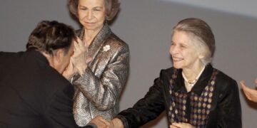 Η βασίλισσα Σοφία της Ισπανίας και η πριγκίπισσα Ειρήνη της Ελλάδας, σε εκδήλωση στο Βασιλικό Θέατρο της Ισπανίας, το 2017 (φωτ.: EPA/Javier Lopez)