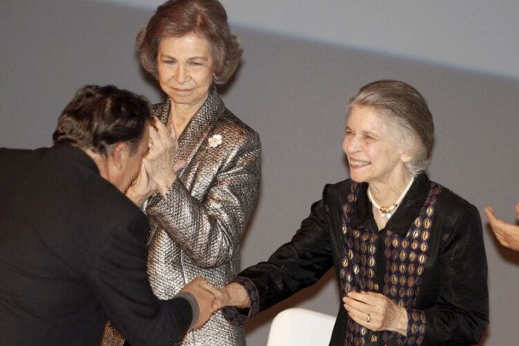 Η βασίλισσα Σοφία της Ισπανίας και η πριγκίπισσα Ειρήνη της Ελλάδας, σε εκδήλωση στο Βασιλικό Θέατρο της Ισπανίας, το 2017 (φωτ.: EPA/Javier Lopez)