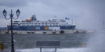 Οι ισχυροί άνεμοι κρατούν δεμένα τα πλοία στο λιμάνι της Ραφήνας (φωτ. αρχείου: EUROKINISSI/Θανάσης Δημόπουλος)