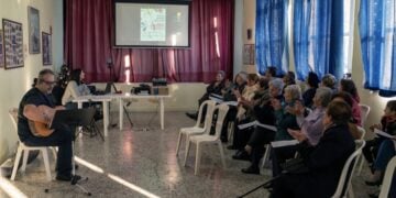 Στιγμιότυπο από το βιωματικό εργαστήρι (φωτ.: facebook/Σύλλογος Σκεπαστού/Γιάννης Ξανθούλης)