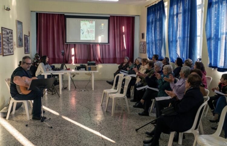 Στιγμιότυπο από το βιωματικό εργαστήρι (φωτ.: facebook/Σύλλογος Σκεπαστού/Γιάννης Ξανθούλης)