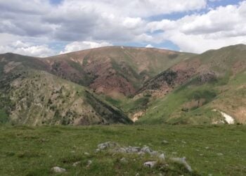 Μπορεί το Σταυρίν του Πόντου να «πνιγόταν» στο πράσινο αλλά όταν ο καιρός αγρίευε βρισκόταν αντιμέτωπο με ακραία καιρικά φαινόμενα που δεν... αστειεύονταν (πηγή: facebook.com/ayeser29/@eyup.ibisoglu)