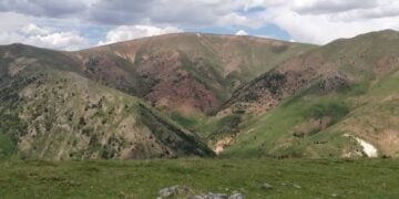 Μπορεί το Σταυρίν του Πόντου να «πνιγόταν» στο πράσινο αλλά όταν ο καιρός αγρίευε βρισκόταν αντιμέτωπο με ακραία καιρικά φαινόμενα που δεν... αστειεύονταν (πηγή: facebook.com/ayeser29/@eyup.ibisoglu)