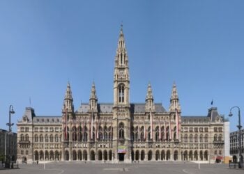 Στο δημαρχείο της Βιέννης έγινε η κλήρωση για τις συμμετοχές στους δύο ημιτελικούς της Eurovision 2026 (φωτ.: creativecommons.org/licenses/by-sa/4.0/Thomas Ledl)