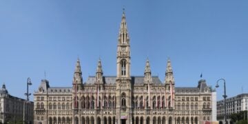 Στο δημαρχείο της Βιέννης έγινε η κλήρωση για τις συμμετοχές στους δύο ημιτελικούς της Eurovision 2026 (φωτ.: creativecommons.org/licenses/by-sa/4.0/Thomas Ledl)