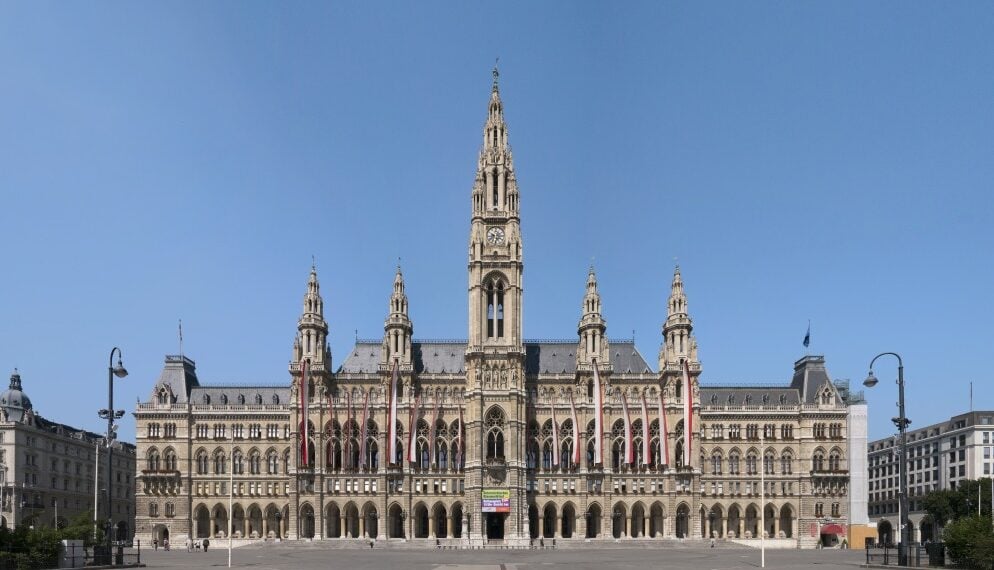 Στο δημαρχείο της Βιέννης έγινε η κλήρωση για τις συμμετοχές στους δύο ημιτελικούς της Eurovision 2026 (φωτ.: creativecommons.org/licenses/by-sa/4.0/Thomas Ledl)