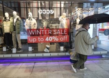 Στιγμιότυπο από εμπορικό κατάστημα στην οδό Ερμού στην Αθήνα (φωτ.: Γιάννης Παναγόπουλος/ EUROKINISSI)