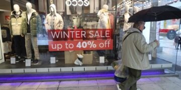 Στιγμιότυπο από εμπορικό κατάστημα στην οδό Ερμού στην Αθήνα (φωτ.: Γιάννης Παναγόπουλος/ EUROKINISSI)