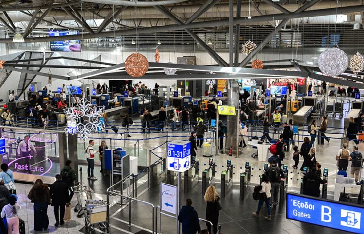 Στιγμιότυπο από τον Διεθνή Αερολιμένα Αθηνών «Ελευθέριος Βενιζέλος», Κυριακή 4 Ιανουαρίου 2026 (φωτ.: EUROKINISSI / Τατιάνα Μπόλαρη)